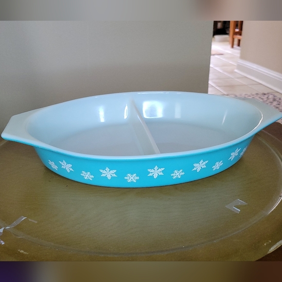 Vintage Pyrex Snowflake Blue Divided Serving Dish (#1063) -  Perfect Condition - Picture 4 of 10